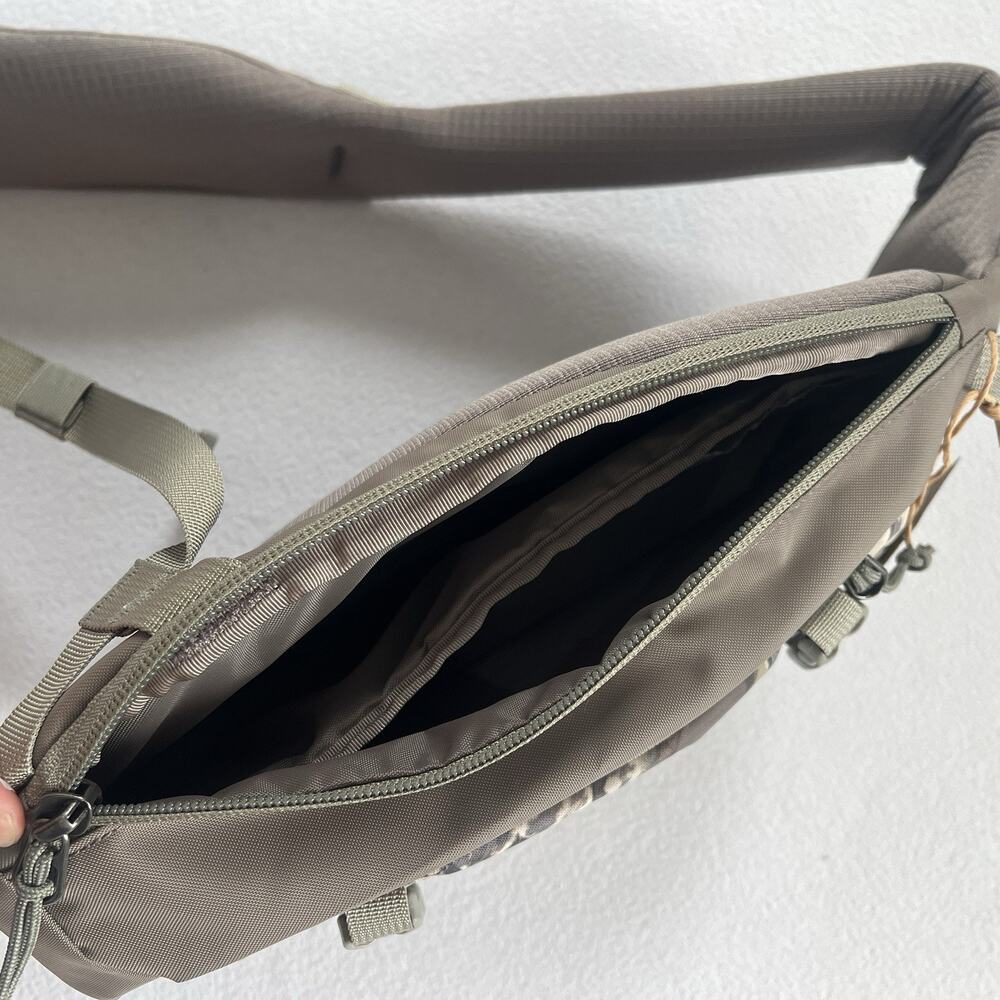 NWT Patagonia Splashing Seas Wing Grey SPWI Print Atom Sling 8L Bag 48262 - Picture 8 of 11
